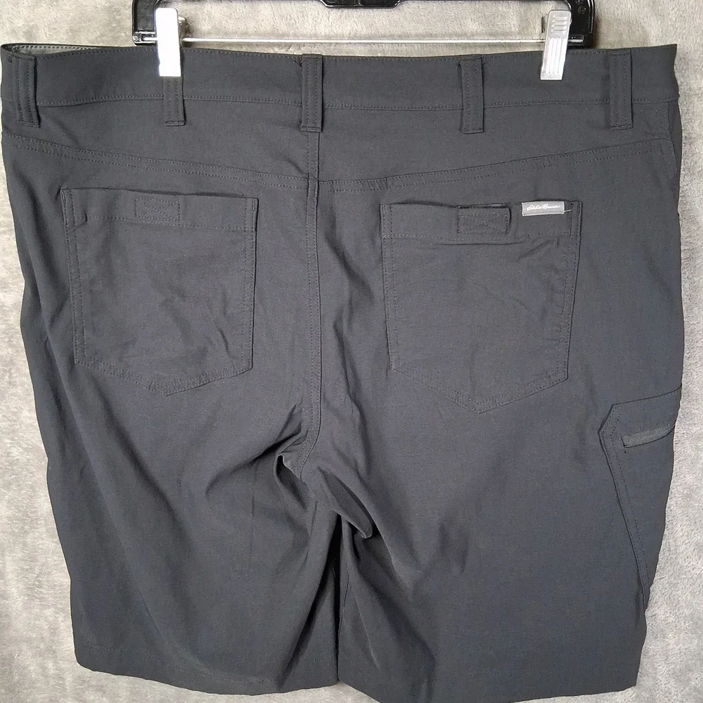 Eddie Bauer Rainier Cargo Shorts Men Size 40 X 10 Black Stretch Mid-Rise UPF DWR